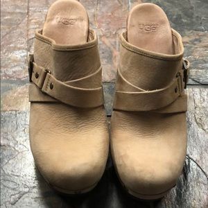 Ugg Clogs in a tan leather size 8